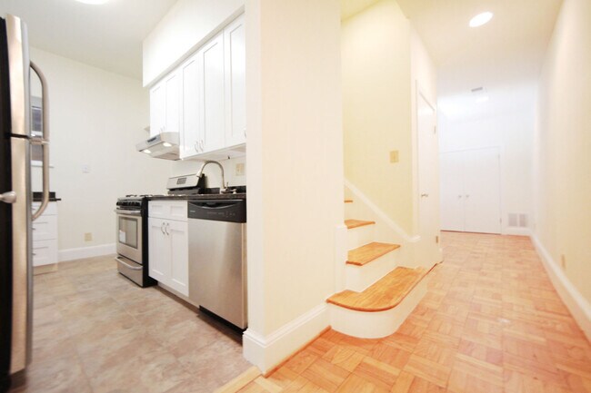 Building Photo - 1221 N St NW
