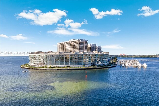 Building Photo - 5 Grove Isle Dr