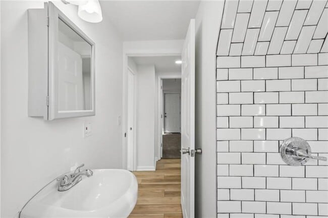 Building Photo - HOME FOR THE HOLIDAYS SPECIAL!-4 BEDROOM HOME IN FOX CHAPEL