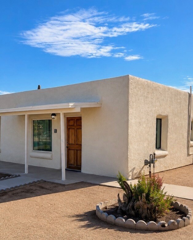 Building Photo - 1416 N El Rio Dr