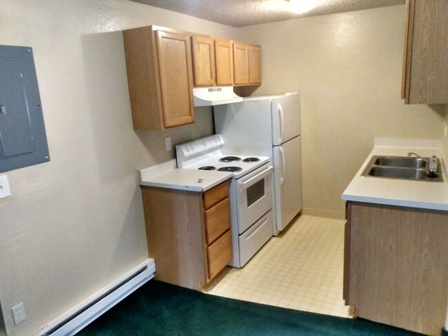 Building Photo - 1 bedroom 1 bathroom bottom floor downstai...