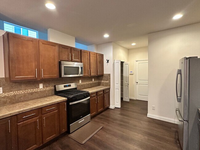 Building Photo - Silver Lake Area Rental