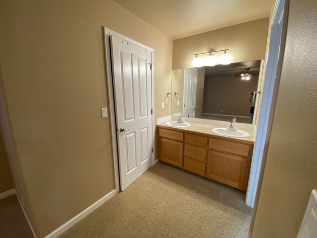 Building Photo - Great 3 Bedroom 2 Bath House on the West side!