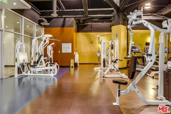 Building Photo - 1100 Wilshire Blvd