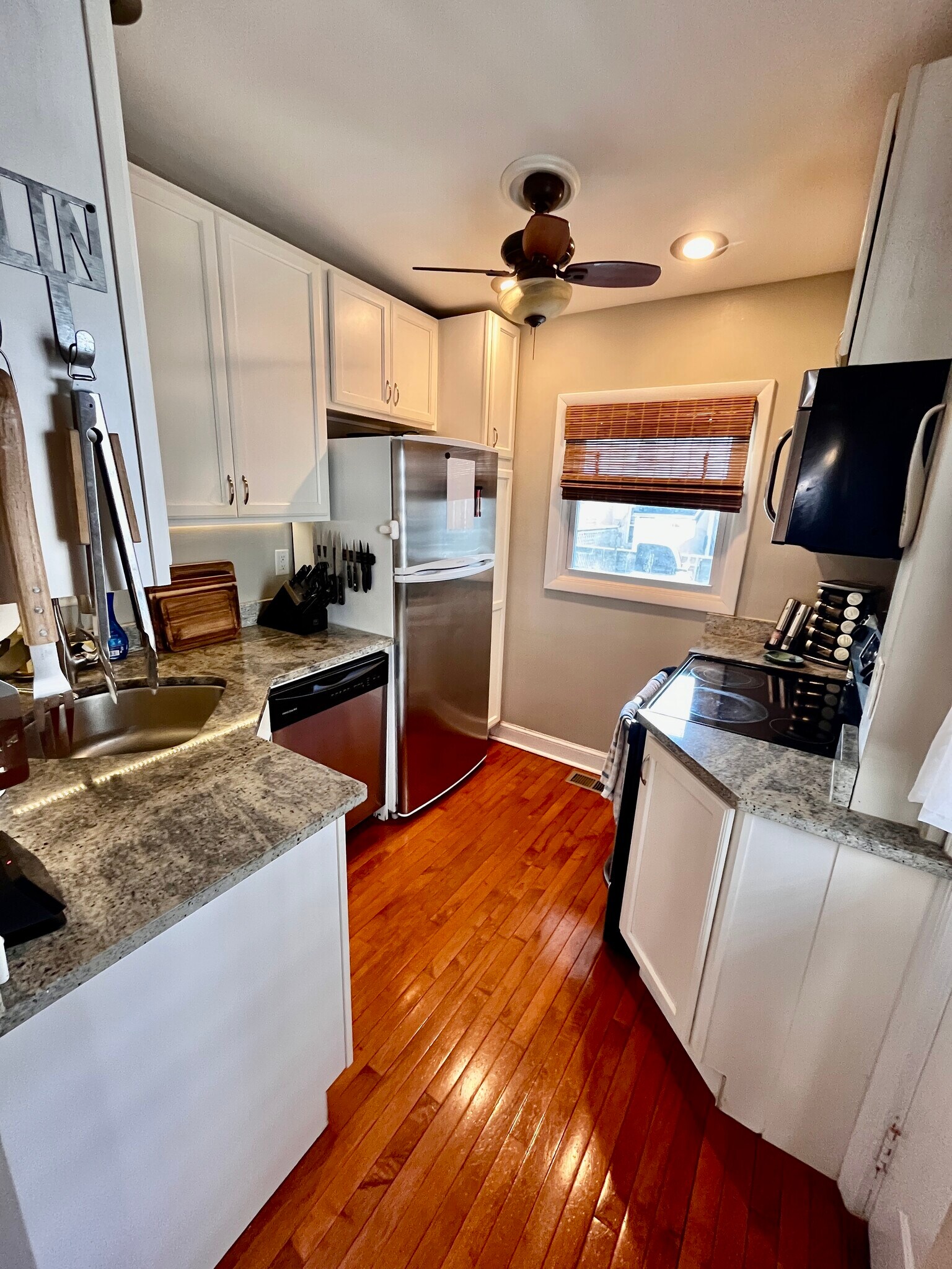 Kitchen - 924 S Ellwood Ave