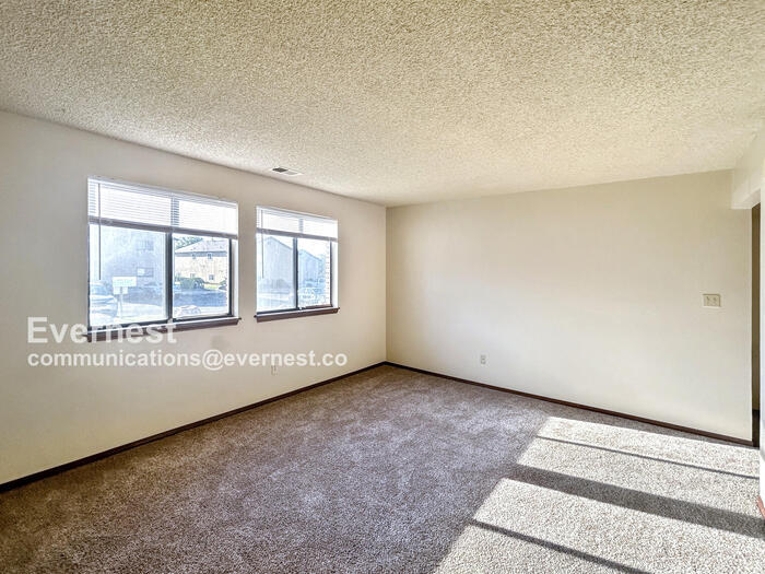 Building Photo - 2617 E Uintah St