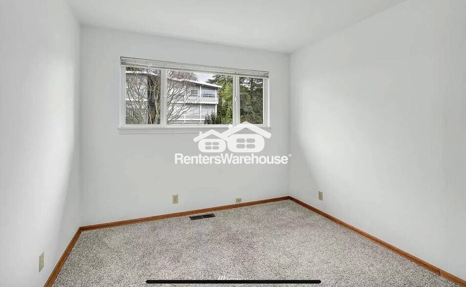 Building Photo - 5019 44th Ave NE