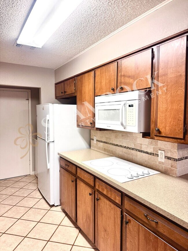 Building Photo - 3206 Creekwood Cir