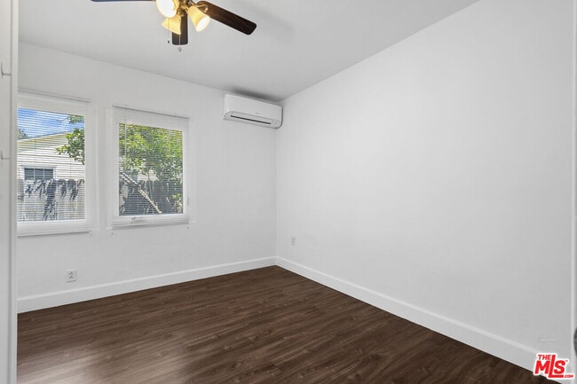 Building Photo - 214 N Martha Pl