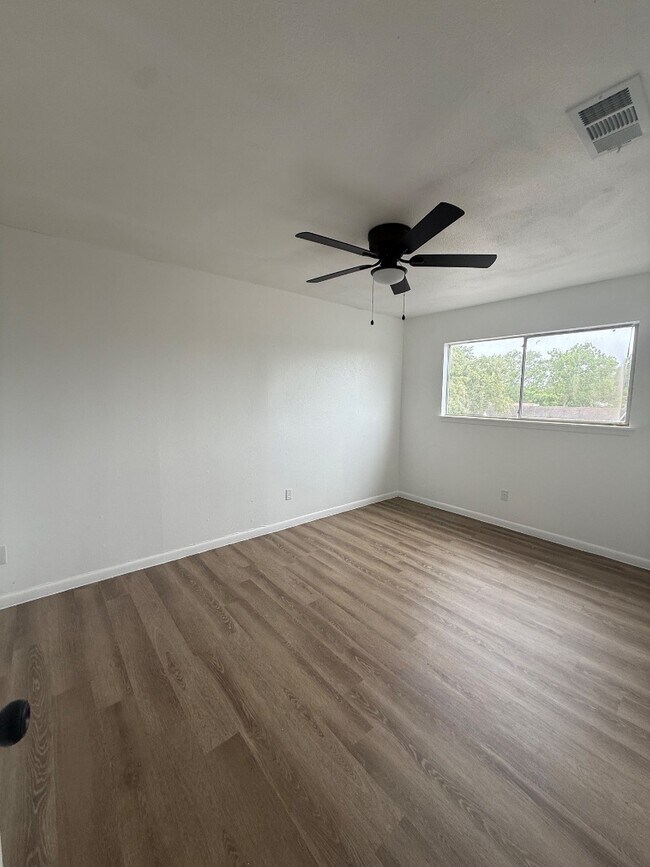 Building Photo - 4617 Cobblestone Ln