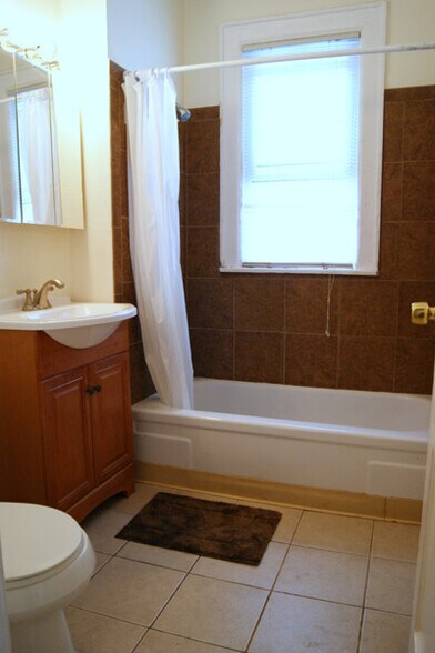 Building Photo - 1526 E Genesee St