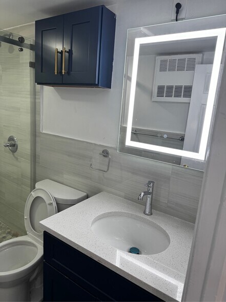 Building Photo - 1757 E 52nd St