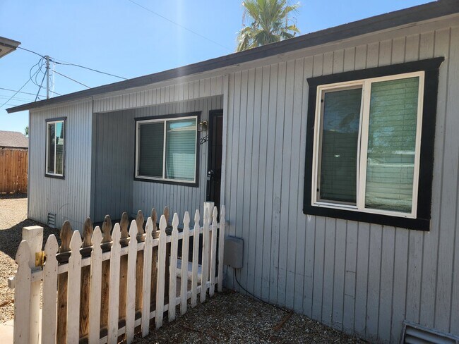 Building Photo - FABULOUS 2 BEDROOMS AND 1 BATHROOM FOR LEASE