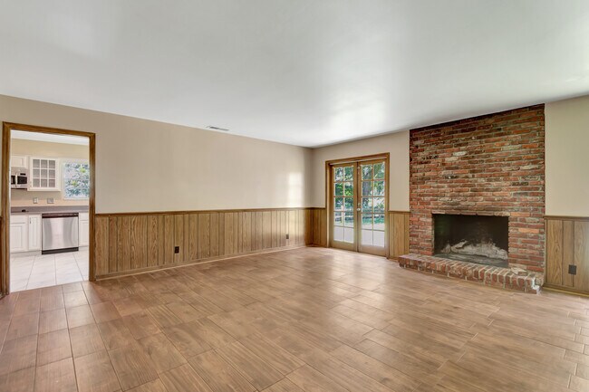 Building Photo - 119 Rio Pinar Dr