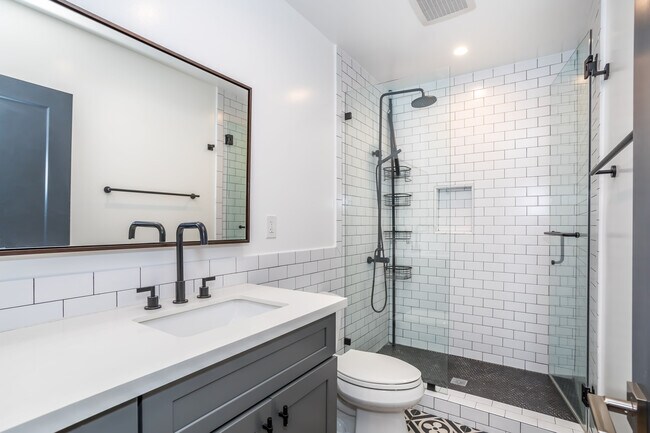 Master Bathroom - 1711 S Ridgeley Dr
