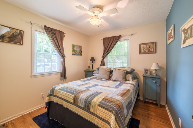 Building Photo - Walkable Carrboro Living — 3BR Home with L...