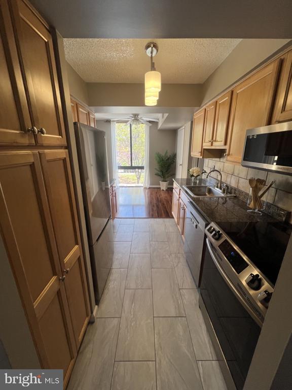 Building Photo - 4500 S Four Mile Run Dr