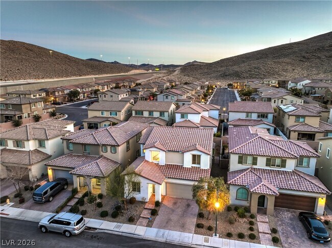 Building Photo - 3213 Molinos Dr