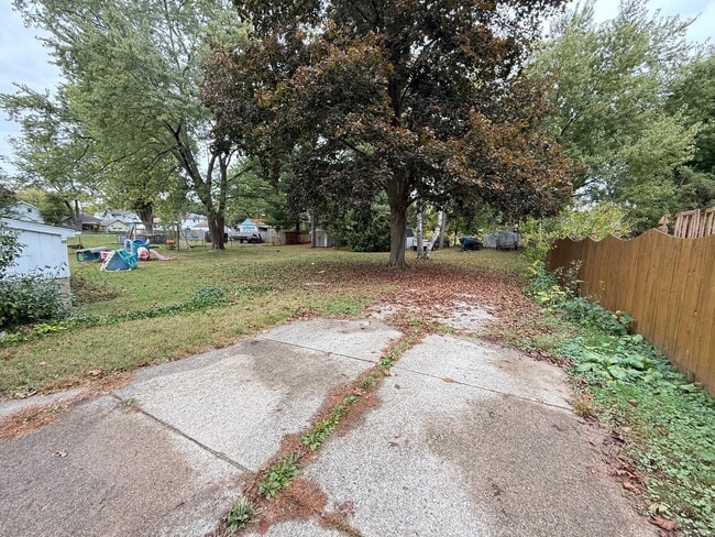 Building Photo - NEW REMODELED- 2 bedroom duplex