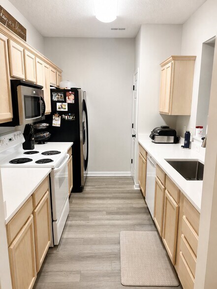 Building Photo - 3906 Thomas Ridge Dr