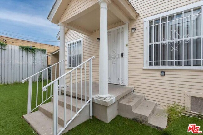 Building Photo - 1165 W 38th St