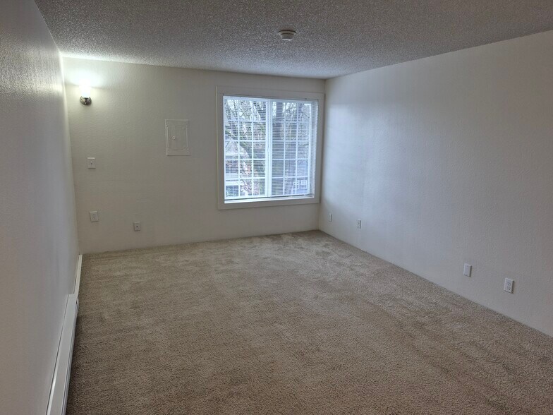 Building Photo - 2405 NW Irving St