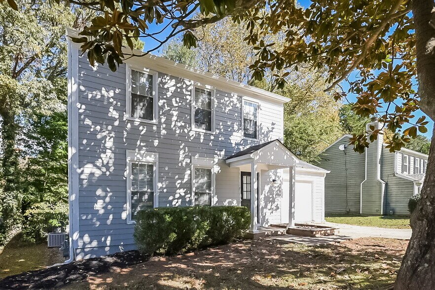 Primary Photo - 895 Highland Terrace NE