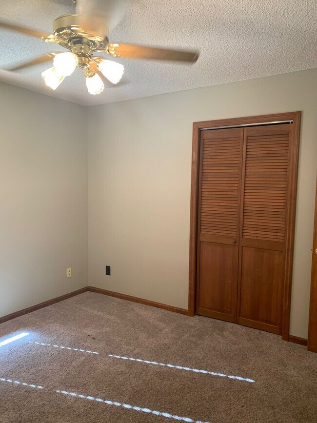 Building Photo - !!$500 off First months Rent!! Private 1-Acre Retreat with Pool, Screened Porch & Spacious Interior