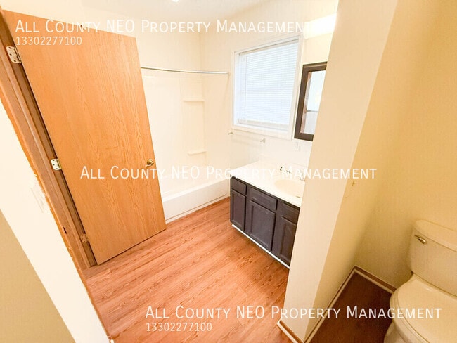 Building Photo - 2637 E 110th St