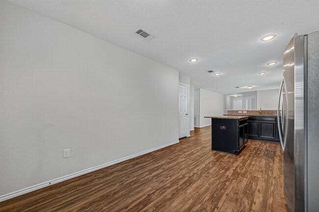 Building Photo - 1830 Cormorant Cres