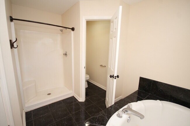 Building Photo - Spacious Northeast Pensacola Home Near UWF with 3 Bedrooms, 2 Baths, Office, 2-Car Garage & Priva...