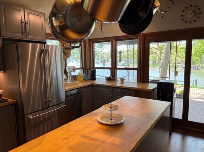 Building Photo - LAKE HOUSE...Furnished & Utilities/Wifi Included