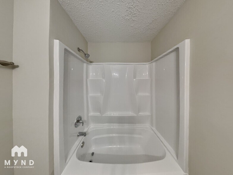 Building Photo - 1835 Mountainbrook Dr