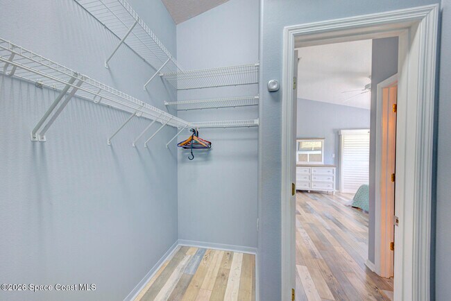 Building Photo - 1937 Golf Vista Blvd