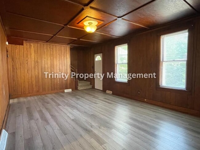 Building Photo - 609 Duff Ave