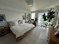 Building Photo - 9821 E Bay Harbor Dr