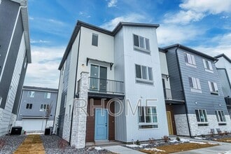 Building Photo - 986 W 540 S