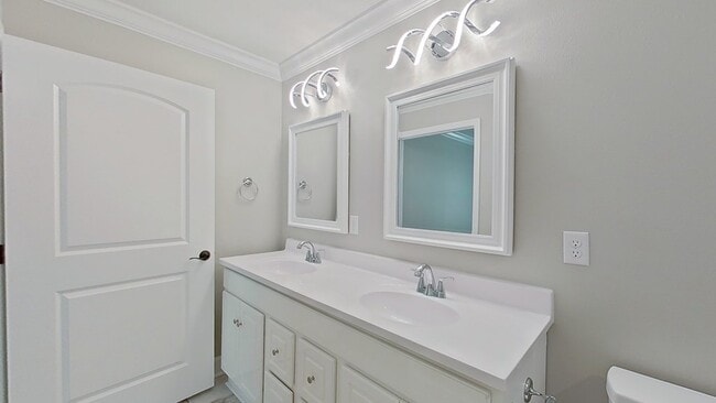 Building Photo - 211 Lucy St