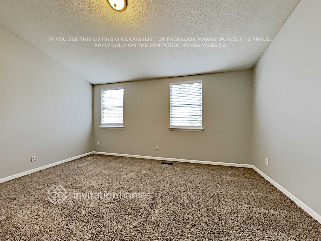 Building Photo - 3939 Armitage Dr