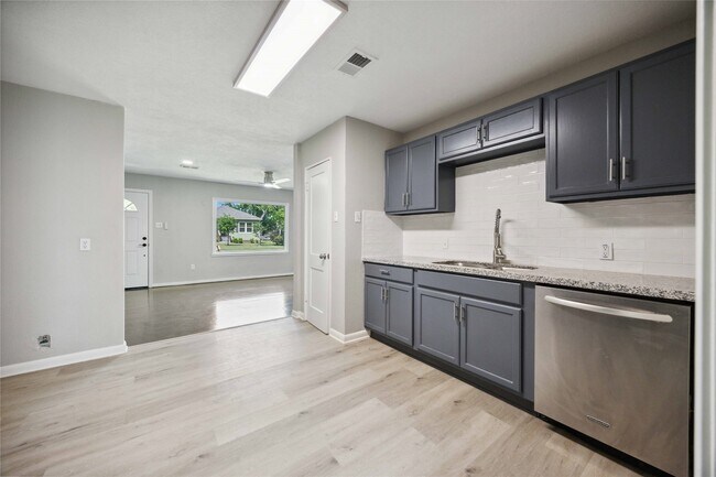 Building Photo - 5206 Willow Glen Dr