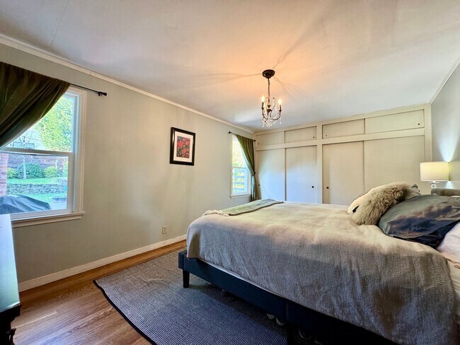 Building Photo - View Ridge Home