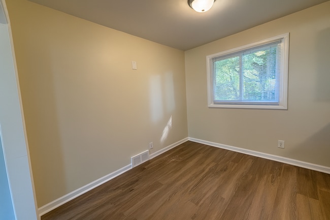 Building Photo - 8414 Dawn Dr