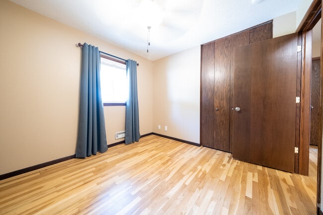 Building Photo - 13784 Fairlawn Ave