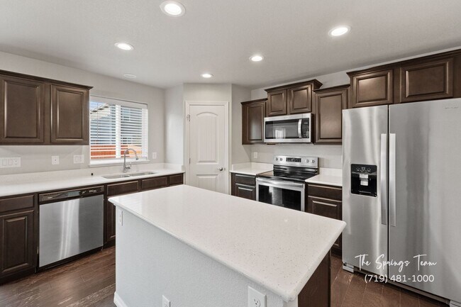 Building Photo - Spacious Saint Aubyn 4BD Lorson Ranch w/ A/C