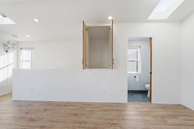 Building Photo - 820 46th St