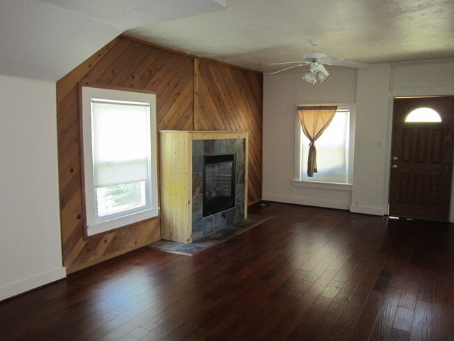 Building Photo - 438 High St