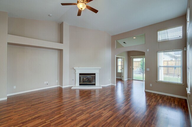 Building Photo - 2898 E Pryor Dr