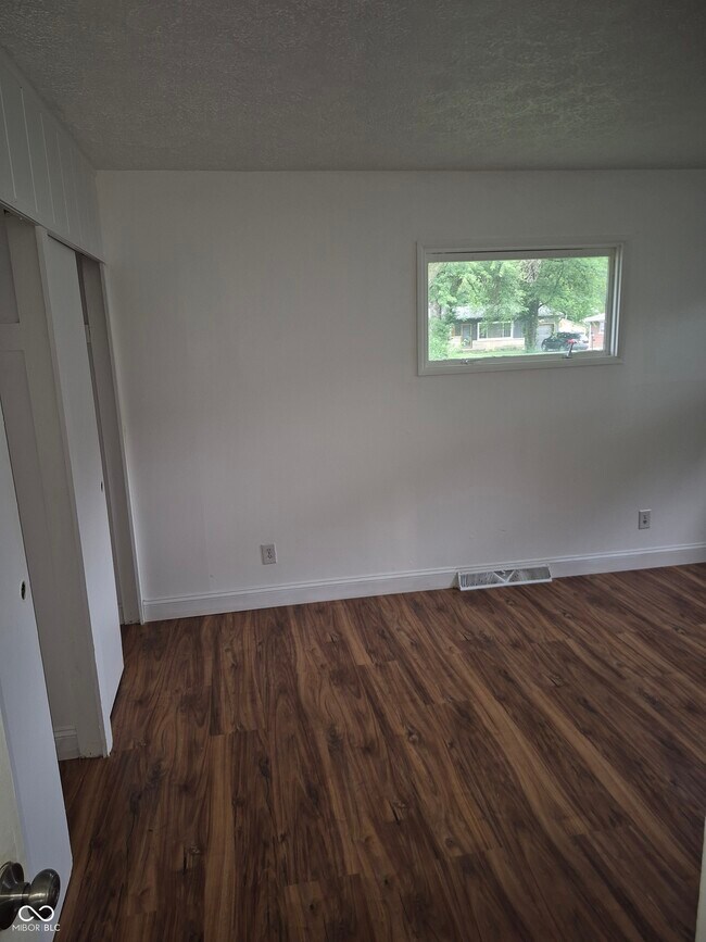 Building Photo - 2725 Kristen Dr W