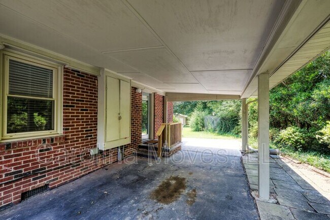 Building Photo - 119 Windemere Dr