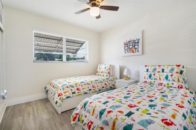 Building Photo - 2501 NE 12th St